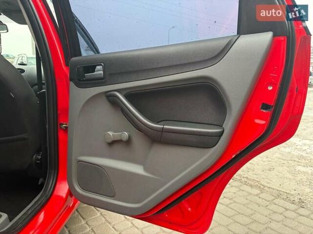 Красный Форд Фокус, объемом двигателя 1.6 л и пробегом 206 тыс. км за 4540 $, фото 29 на Automoto.ua