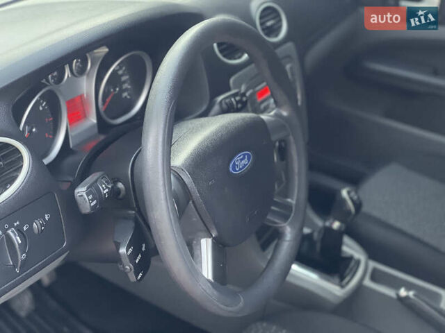 Червоний Форд Фокус, об'ємом двигуна 1.6 л та пробігом 276 тис. км за 4150 $, фото 31 на Automoto.ua