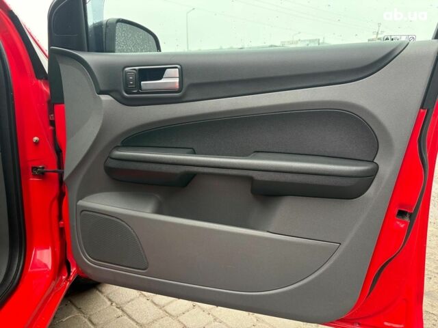 Красный Форд Фокус, объемом двигателя 1.6 л и пробегом 206 тыс. км за 4540 $, фото 27 на Automoto.ua