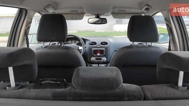 Красный Форд Фокус, объемом двигателя 1.8 л и пробегом 350 тыс. км за 4900 $, фото 22 на Automoto.ua