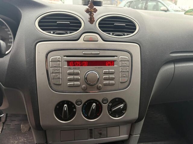 Красный Форд Фокус, объемом двигателя 1.6 л и пробегом 206 тыс. км за 4540 $, фото 22 на Automoto.ua