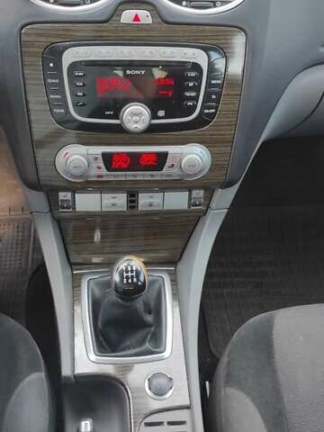 Красный Форд Фокус, объемом двигателя 1.8 л и пробегом 350 тыс. км за 4900 $, фото 15 на Automoto.ua