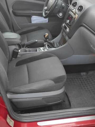 Красный Форд Фокус, объемом двигателя 1.8 л и пробегом 350 тыс. км за 4900 $, фото 26 на Automoto.ua