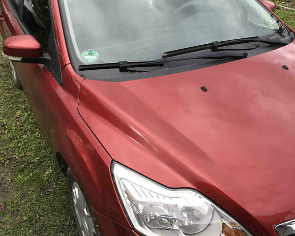 Красный Форд Фокус, объемом двигателя 1.56 л и пробегом 167 тыс. км за 4500 $, фото 1 на Automoto.ua