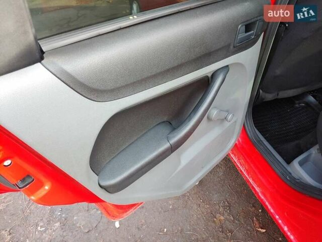 Красный Форд Фокус, объемом двигателя 1.6 л и пробегом 276 тыс. км за 4400 $, фото 38 на Automoto.ua