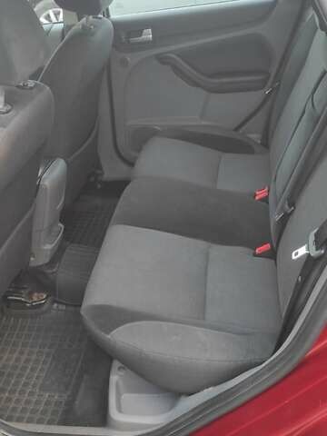 Красный Форд Фокус, объемом двигателя 1.8 л и пробегом 350 тыс. км за 4900 $, фото 18 на Automoto.ua