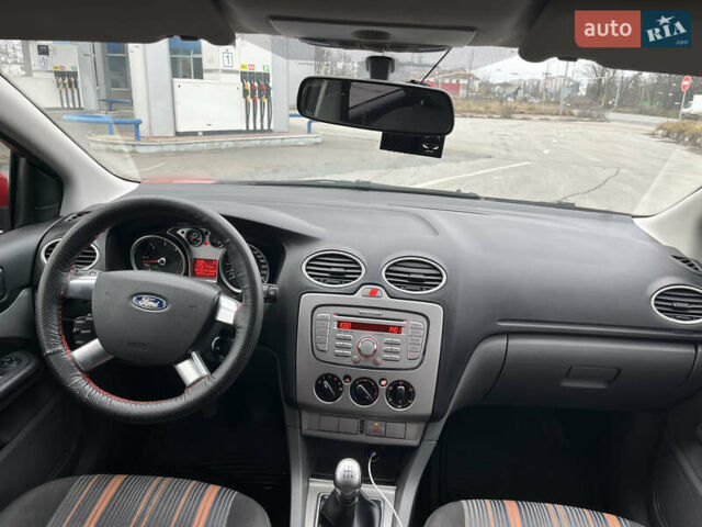 Красный Форд Фокус, объемом двигателя 1.56 л и пробегом 295 тыс. км за 5299 $, фото 14 на Automoto.ua