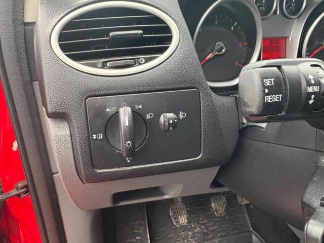 Червоний Форд Фокус, об'ємом двигуна 1.6 л та пробігом 206 тис. км за 4590 $, фото 19 на Automoto.ua