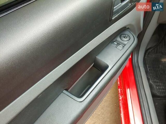 Красный Форд Фокус, объемом двигателя 1.6 л и пробегом 276 тыс. км за 4400 $, фото 35 на Automoto.ua