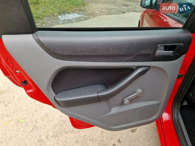 Червоний Форд Фокус, об'ємом двигуна 1.6 л та пробігом 260 тис. км за 4500 $, фото 14 на Automoto.ua