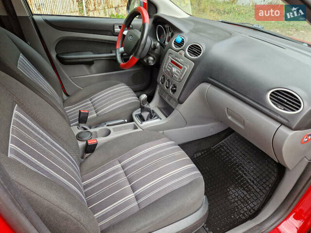 Червоний Форд Фокус, об'ємом двигуна 1.6 л та пробігом 260 тис. км за 4500 $, фото 21 на Automoto.ua