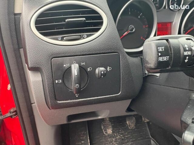 Красный Форд Фокус, объемом двигателя 1.6 л и пробегом 206 тыс. км за 4540 $, фото 19 на Automoto.ua