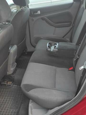 Красный Форд Фокус, объемом двигателя 1.8 л и пробегом 350 тыс. км за 4900 $, фото 19 на Automoto.ua