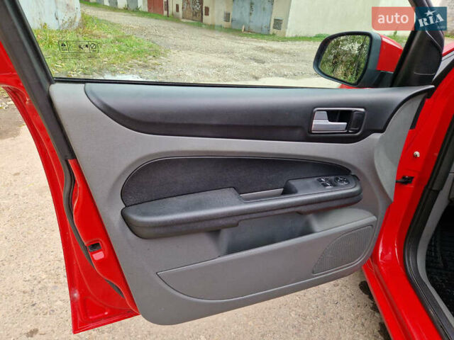 Червоний Форд Фокус, об'ємом двигуна 1.6 л та пробігом 260 тис. км за 4500 $, фото 10 на Automoto.ua