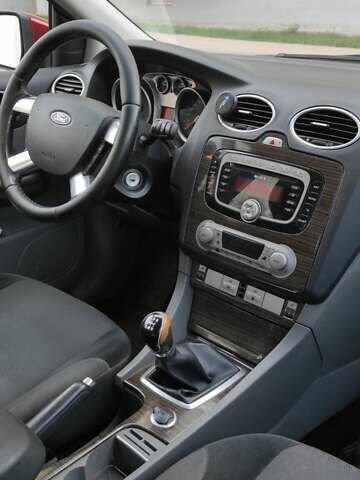 Красный Форд Фокус, объемом двигателя 1.8 л и пробегом 350 тыс. км за 4900 $, фото 27 на Automoto.ua