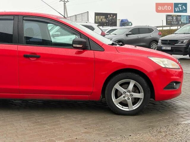 Красный Форд Фокус, объемом двигателя 1.6 л и пробегом 206 тыс. км за 4540 $, фото 5 на Automoto.ua