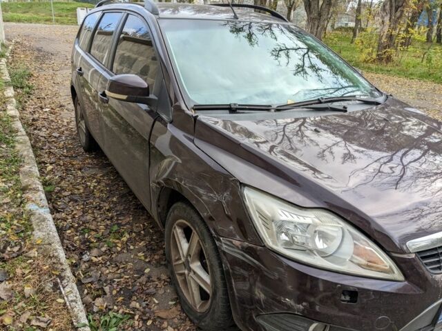 Красный Форд Фокус, объемом двигателя 1.6 л и пробегом 160 тыс. км за 3500 $, фото 1 на Automoto.ua