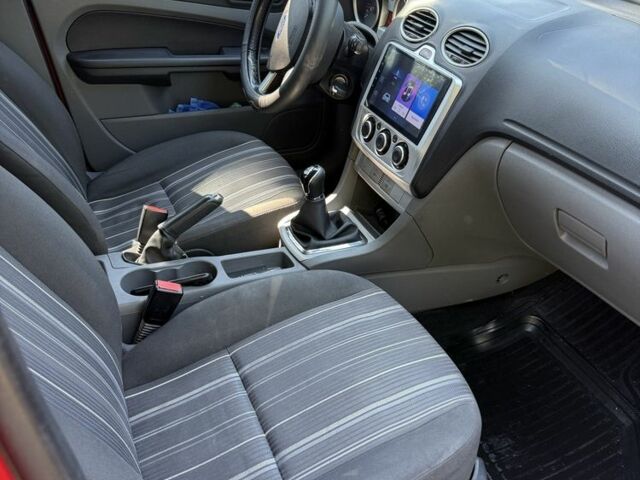 Червоний Форд Фокус, об'ємом двигуна 1.6 л та пробігом 403 тис. км за 5050 $, фото 12 на Automoto.ua