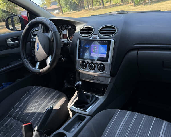Красный Форд Фокус, объемом двигателя 1.6 л и пробегом 403 тыс. км за 5900 $, фото 11 на Automoto.ua