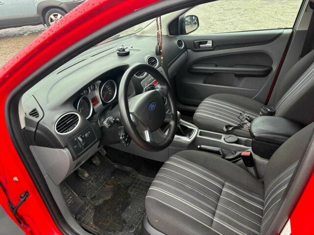 Червоний Форд Фокус, об'ємом двигуна 1.6 л та пробігом 206 тис. км за 4590 $, фото 17 на Automoto.ua