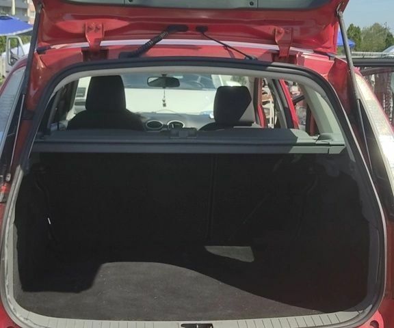 Червоний Форд Фокус, об'ємом двигуна 1.4 л та пробігом 170 тис. км за 5500 $, фото 4 на Automoto.ua