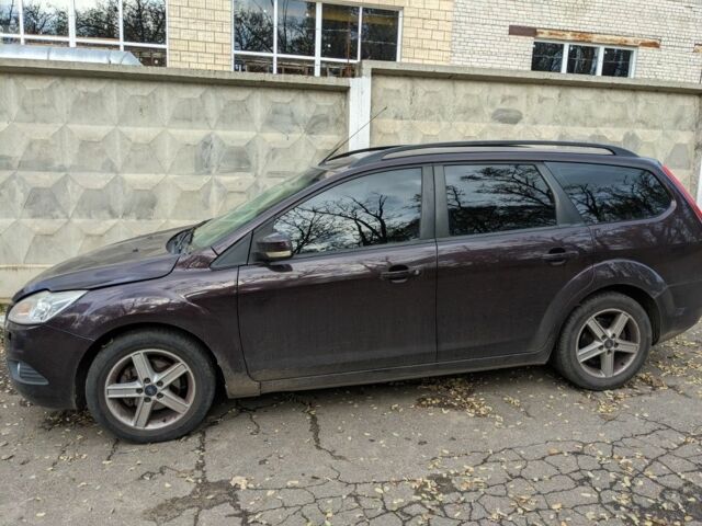 Красный Форд Фокус, объемом двигателя 1.6 л и пробегом 160 тыс. км за 3500 $, фото 2 на Automoto.ua