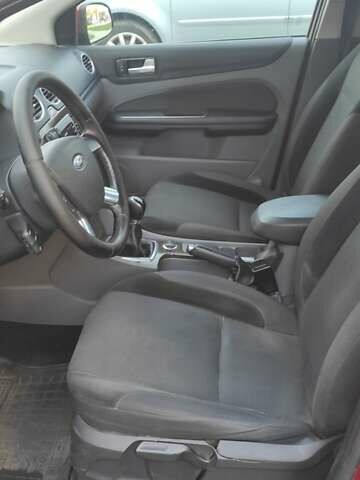 Красный Форд Фокус, объемом двигателя 1.8 л и пробегом 350 тыс. км за 4900 $, фото 17 на Automoto.ua