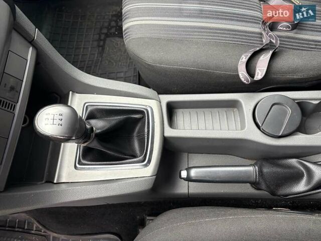 Красный Форд Фокус, объемом двигателя 1.6 л и пробегом 206 тыс. км за 4540 $, фото 23 на Automoto.ua