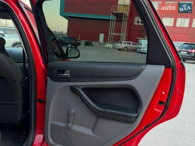 Красный Форд Фокус, объемом двигателя 2 л и пробегом 210 тыс. км за 6300 $, фото 34 на Automoto.ua