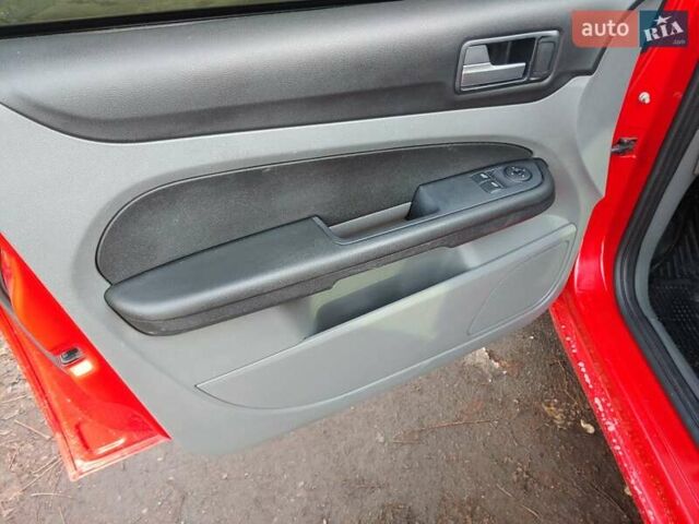 Красный Форд Фокус, объемом двигателя 1.6 л и пробегом 276 тыс. км за 4400 $, фото 41 на Automoto.ua