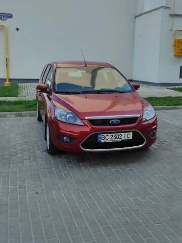 Красный Форд Фокус, объемом двигателя 1.8 л и пробегом 350 тыс. км за 4900 $, фото 3 на Automoto.ua