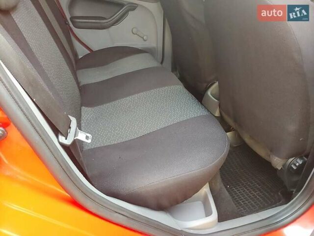 Красный Форд Фокус, объемом двигателя 1.6 л и пробегом 276 тыс. км за 4400 $, фото 46 на Automoto.ua