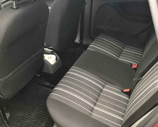 Красный Форд Фокус, объемом двигателя 1.56 л и пробегом 167 тыс. км за 4500 $, фото 8 на Automoto.ua