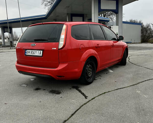 Красный Форд Фокус, объемом двигателя 1.56 л и пробегом 295 тыс. км за 5299 $, фото 2 на Automoto.ua