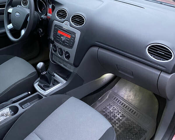Красный Форд Фокус, объемом двигателя 1.8 л и пробегом 179 тыс. км за 5500 $, фото 35 на Automoto.ua