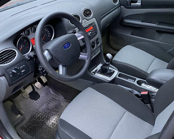 Красный Форд Фокус, объемом двигателя 1.8 л и пробегом 179 тыс. км за 5500 $, фото 24 на Automoto.ua