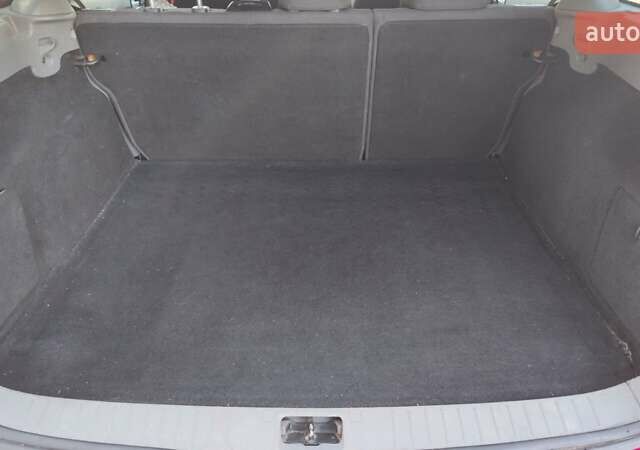 Красный Форд Фокус, объемом двигателя 1.6 л и пробегом 238 тыс. км за 6100 $, фото 2 на Automoto.ua