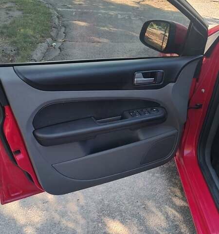 Красный Форд Фокус, объемом двигателя 1.6 л и пробегом 238 тыс. км за 6100 $, фото 14 на Automoto.ua