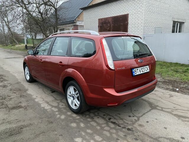 Красный Форд Фокус, объемом двигателя 1.8 л и пробегом 179 тыс. км за 5500 $, фото 1 на Automoto.ua