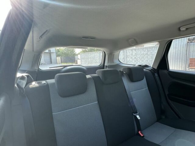 Червоний Форд Фокус, об'ємом двигуна 2 л та пробігом 161 тис. км за 7000 $, фото 15 на Automoto.ua