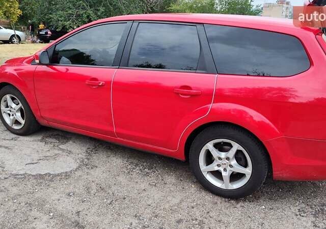 Красный Форд Фокус, объемом двигателя 1.6 л и пробегом 238 тыс. км за 6100 $, фото 1 на Automoto.ua
