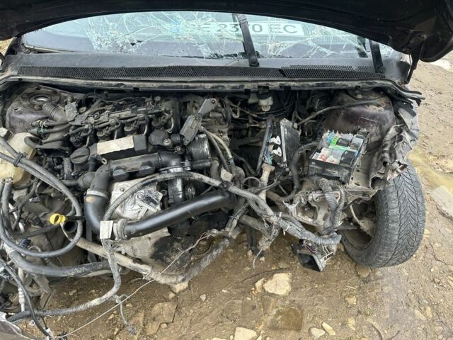 Красный Форд Фокус, объемом двигателя 1.6 л и пробегом 240 тыс. км за 1750 $, фото 7 на Automoto.ua