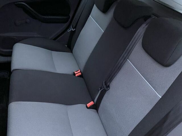 Красный Форд Фокус, объемом двигателя 1.8 л и пробегом 179 тыс. км за 5500 $, фото 13 на Automoto.ua