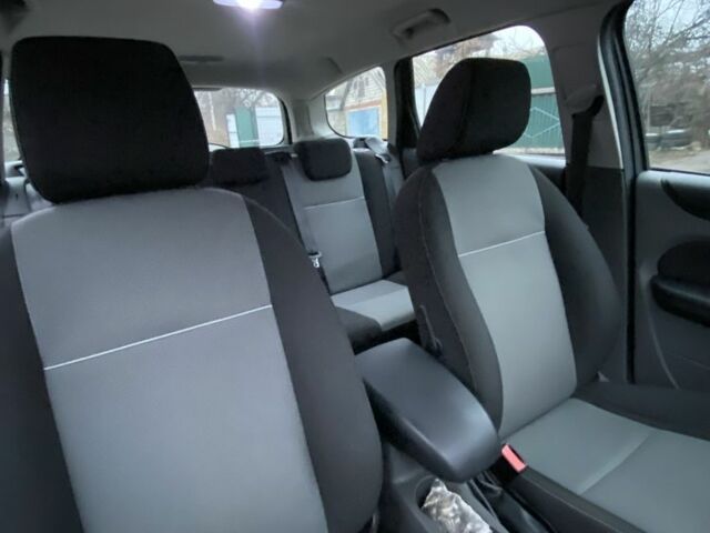 Красный Форд Фокус, объемом двигателя 1.8 л и пробегом 179 тыс. км за 5500 $, фото 17 на Automoto.ua