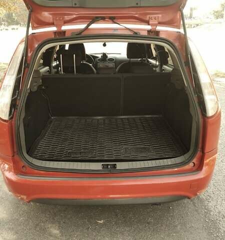 Красный Форд Фокус, объемом двигателя 1.6 л и пробегом 238 тыс. км за 6100 $, фото 11 на Automoto.ua