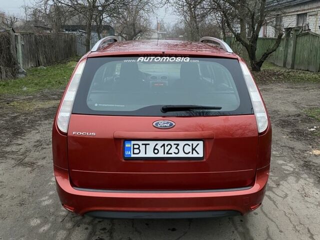 Красный Форд Фокус, объемом двигателя 1.8 л и пробегом 179 тыс. км за 5500 $, фото 3 на Automoto.ua