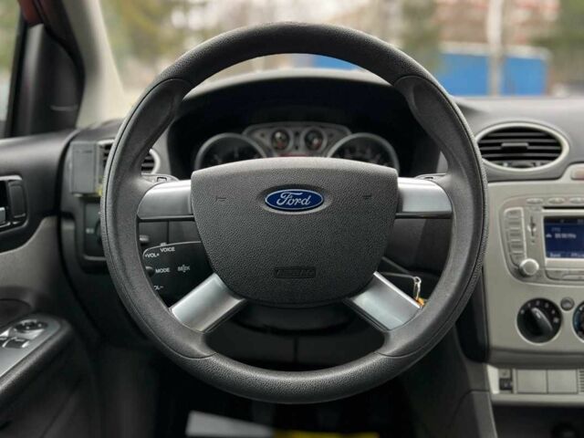 Червоний Форд Фокус, об'ємом двигуна 1.6 л та пробігом 209 тис. км за 6500 $, фото 9 на Automoto.ua