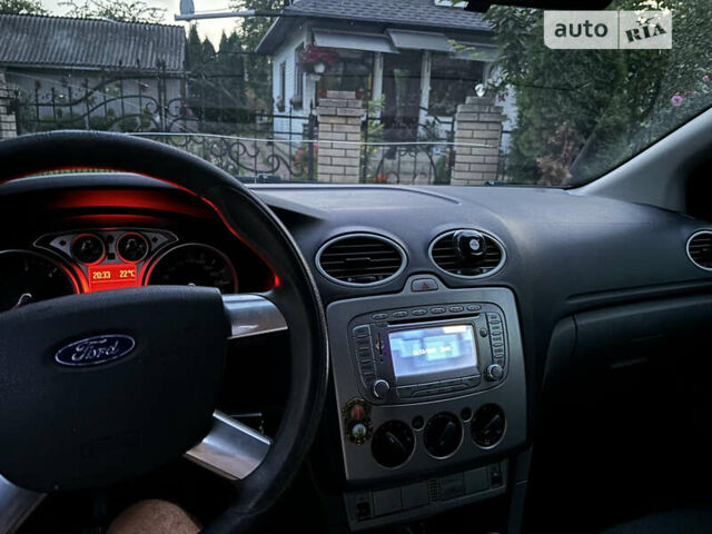 Червоний Форд Фокус, об'ємом двигуна 1.6 л та пробігом 256 тис. км за 6000 $, фото 5 на Automoto.ua