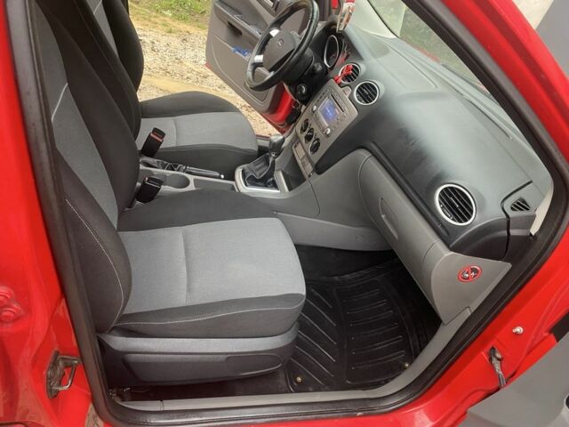 Красный Форд Фокус, объемом двигателя 1.6 л и пробегом 300 тыс. км за 6000 $, фото 21 на Automoto.ua