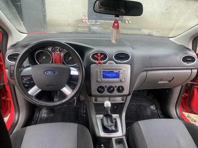 Красный Форд Фокус, объемом двигателя 1.6 л и пробегом 300 тыс. км за 6000 $, фото 18 на Automoto.ua